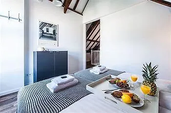 Hermitage Canal View Apartment