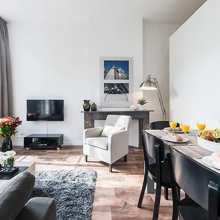 Hermitage Canal View Apartment